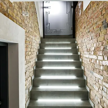 Level -1 Loft Center By Renters Apartment *