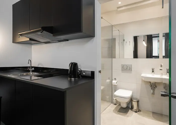 Level -1 Loft Center By Renters Appartamento